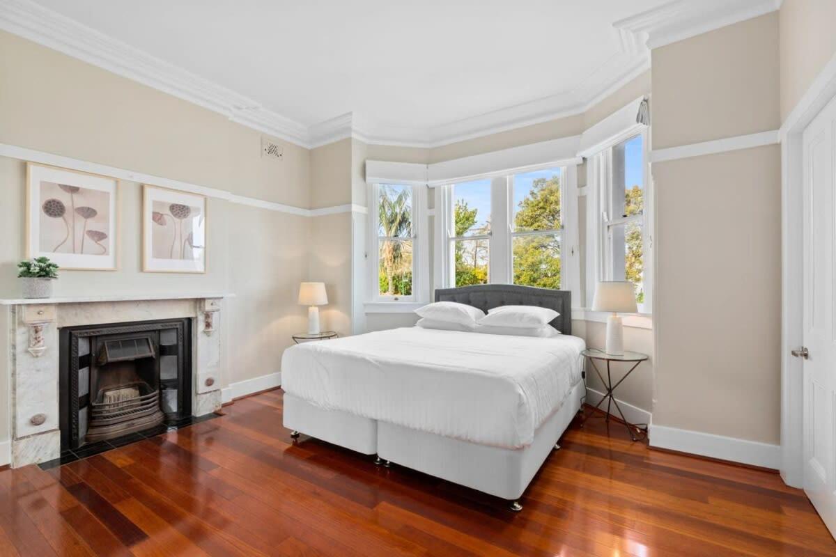 Huge Harbour View Apartment In Historic Home Sidney Exterior foto