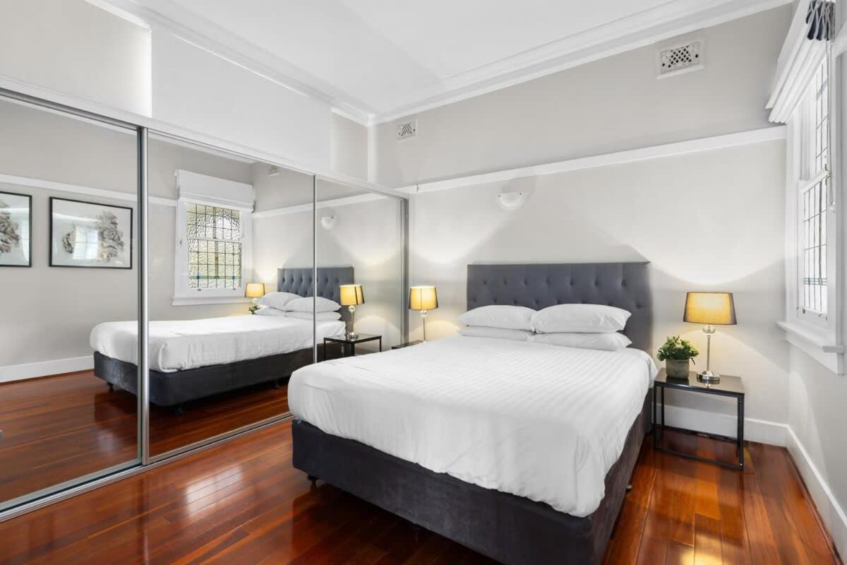 Huge Harbour View Apartment In Historic Home Sidney Exterior foto