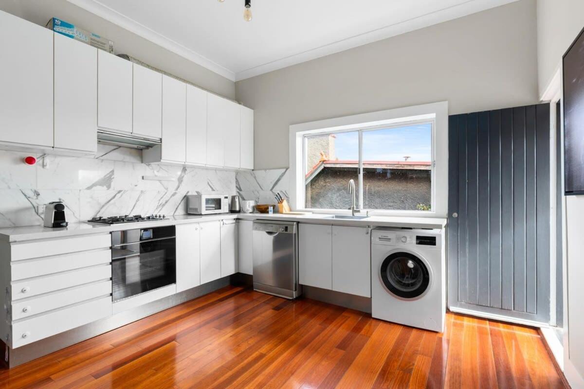 Huge Harbour View Apartment In Historic Home Sidney Exterior foto